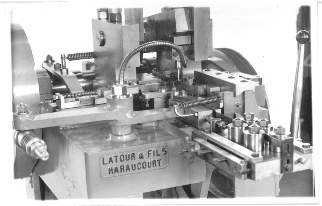 How does the experience of “Latour et Fils” exemplify the fundamentals of Numalliance, the “Made In France” for wire, tube and strip bending machines?